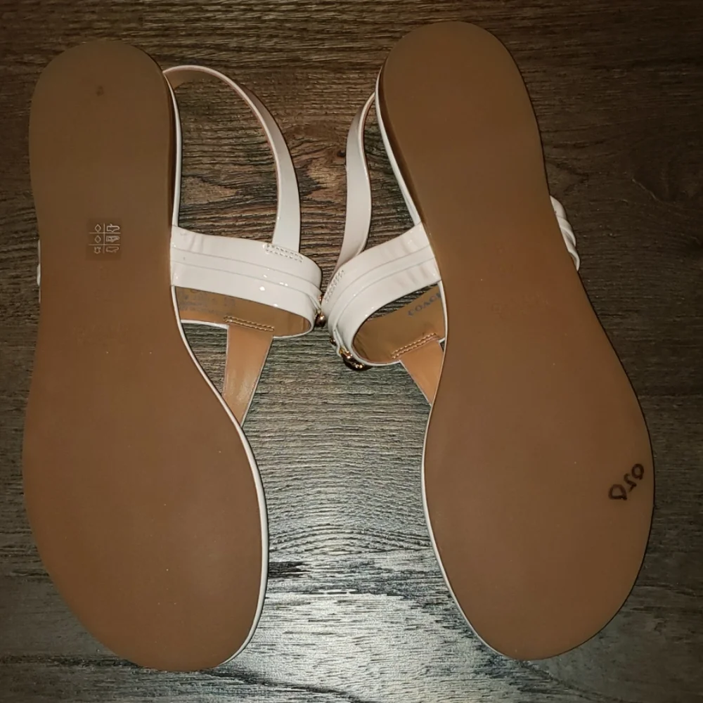 New Coach Caterine Patent Leather T Strap Sandal - Picture 5 of 8